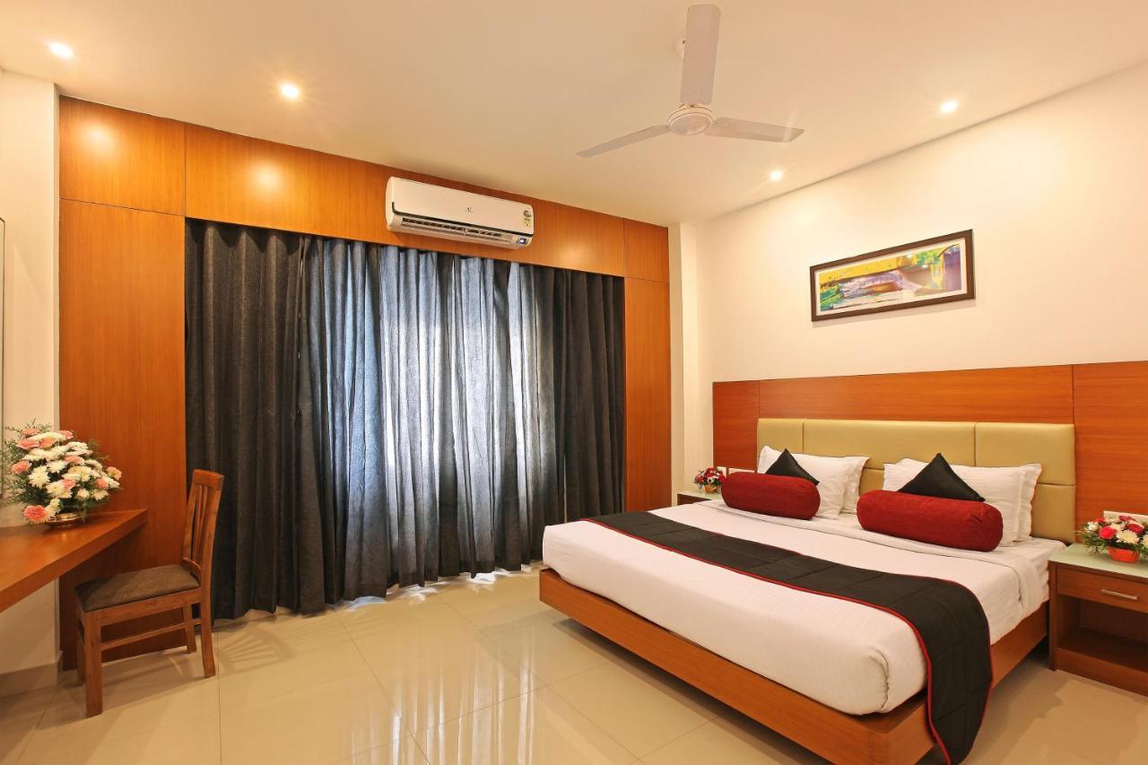 Park Residency Airport Road Hotell Kozhikode Exteriör bild