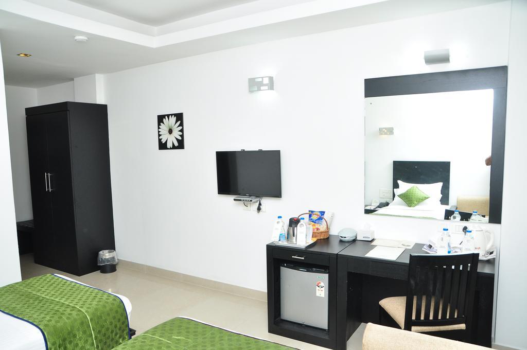 Park Residency Airport Road Hotell Kozhikode Exteriör bild